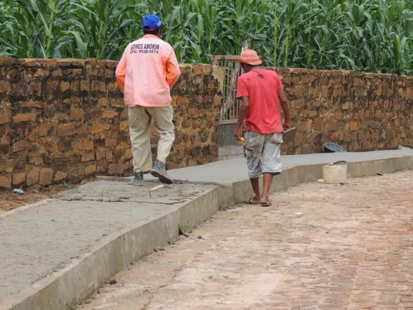 Prefeitura constroi passeio para dá segurança aos pedestres - Imagem 3