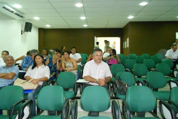 A Prefeita de Currais Claudia Lobo e secretario de finanças Luis Lobo participa da criação do comité da bacia hidrográfica do Rio  Gurgueia  - Imagem 2