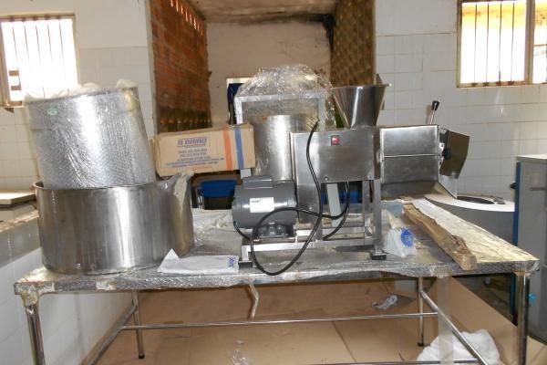 A Prefeita de Currais Claudia lobo recebe mini fábrica de processamento de Buriti  para o Para Batins - Imagem 3