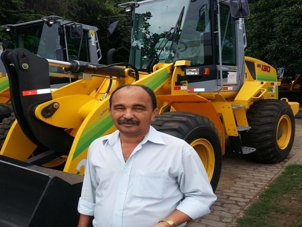 Prefeitura de Monsenhor Gil adquire máquina através do PAC 2 - Imagem 2