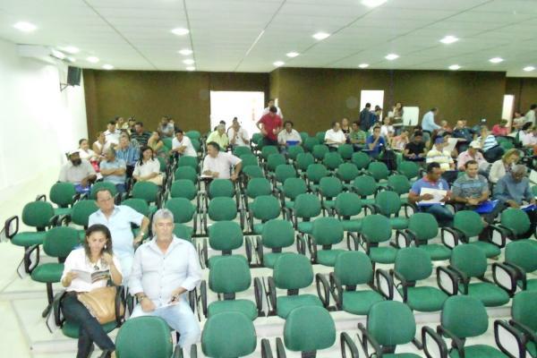 A Prefeita de Currais Claudia Lobo e secretario de finanças Luis Lobo participa da criação do comité da bacia hidrográfica do Rio  Gurgueia  - Imagem 5
