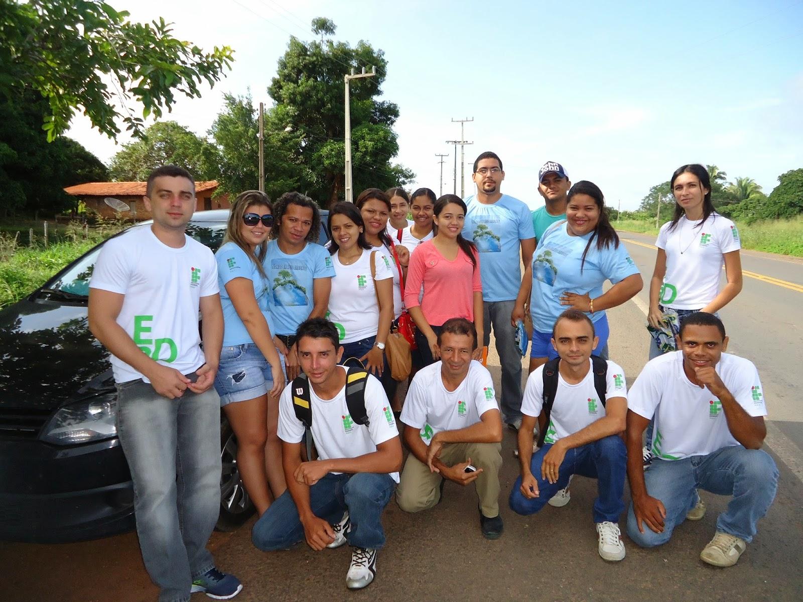 Alunos que fazem o curso Técnico em meio Ambiente realizam campanha na BR 343