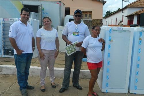Programa Agente Eletrobras realizou troca de geladeiras e lâmpadas em Brasileira - Imagem 41