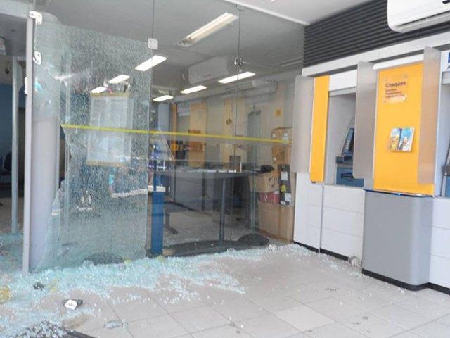 Banco do Brasil de Simões continua sem funcionar após assalto