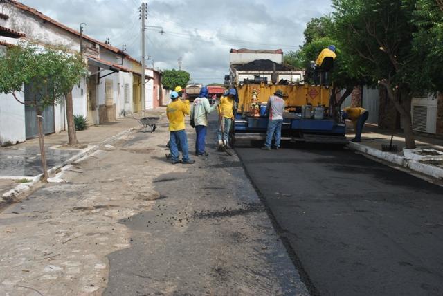 Rua Cel Eulálio Filho recebe novo asfalto