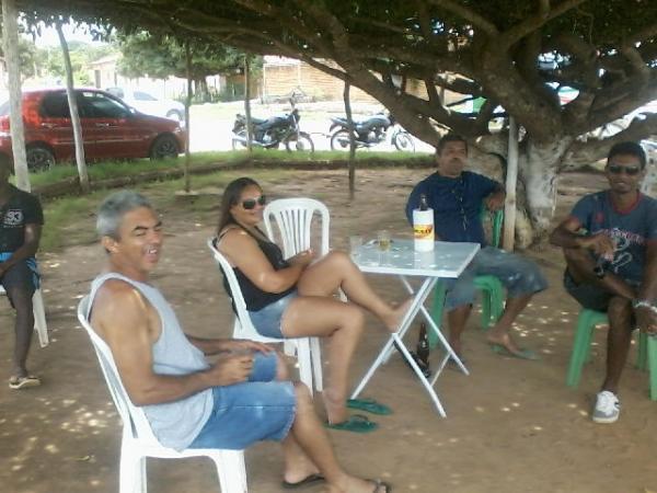 Pescadores da colônia e amigos em ação comunitária no açude laranjeiras.  - Imagem 3