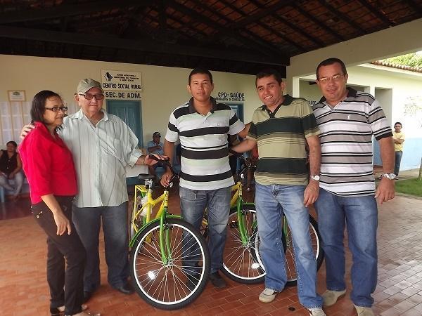 Prefeita Rita Sobrinho entrega 50 bicicletas para alunos de Caxingó - Imagem 5