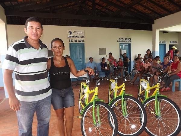 Prefeita Rita Sobrinho entrega 50 bicicletas para alunos de Caxingó - Imagem 7