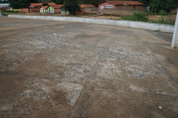 Criticam o governo e esquecem de terminar obra que desmancha com chuva - Imagem 5