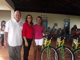 Prefeita Rita Sobrinho entrega 50 bicicletas para alunos de Caxingó