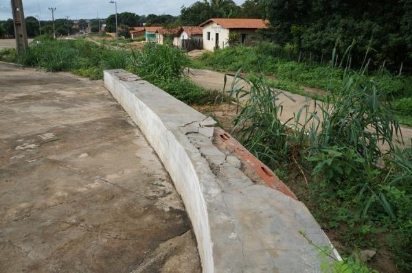 Criticam o governo e esquecem de terminar obra que desmancha com chuva - Imagem 10