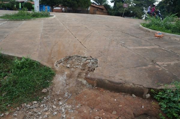 Criticam o governo e esquecem de terminar obra que desmancha com chuva - Imagem 1