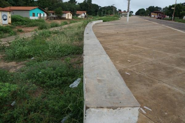 Criticam o governo e esquecem de terminar obra que desmancha com chuva - Imagem 2