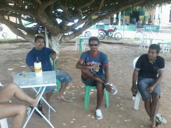 Pescadores da colônia e amigos em ação comunitária no açude laranjeiras.  - Imagem 8