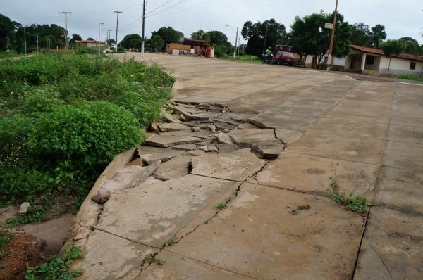Criticam o governo e esquecem de terminar obra que desmancha com chuva - Imagem 7
