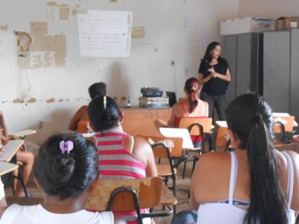 CREAS realiza palestra sobre violência contra a mulher em Novo Nilo - Imagem 4