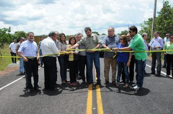 Governador visita obras em andamento no município de Boa Hora - Imagem 29