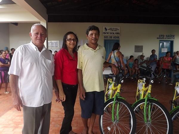 Prefeita Rita Sobrinho entrega 50 bicicletas para alunos de Caxingó - Imagem 1