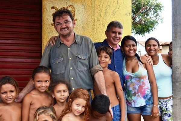 Governador e prefeito inauguram pavimentação de ruas e avenidas da cidade - Imagem 3