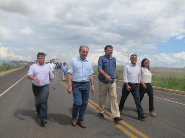 Prefeitos  participam de inauguração de rodovia em Monte Alegre  - Imagem 6