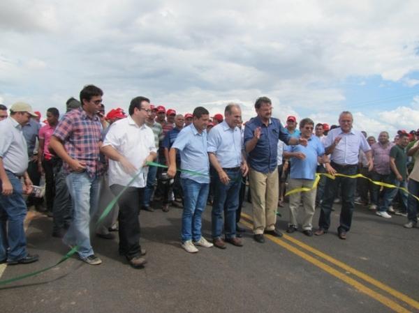 Prefeitos  participam de inauguração de rodovia em Monte Alegre  - Imagem 5