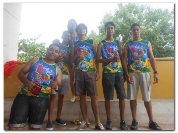 Blocos Beija Eu e Só Amigos deixam as pessoas fascinadas ao desfilarem pelas ruas de Inhuma - Imagem 3