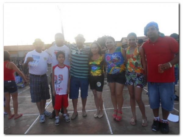 Blocos Beija Eu e Só Amigos deixam as pessoas fascinadas ao desfilarem pelas ruas de Inhuma - Imagem 90