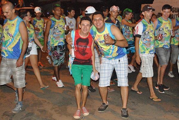 Segunda noite de carnaval é tranquila e supera expectativa de público em Cocal - Imagem 11