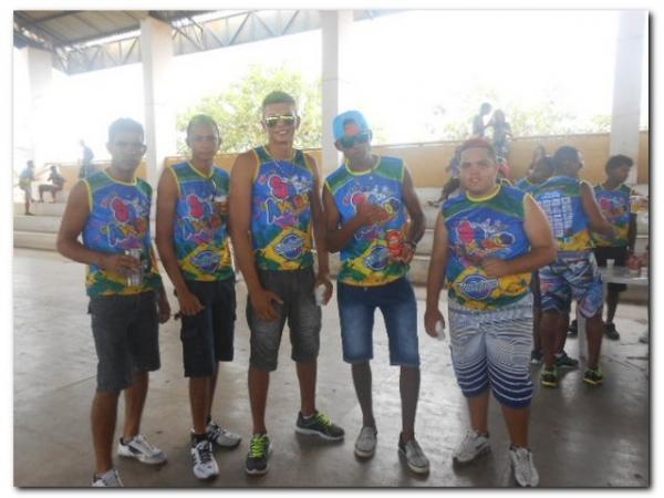 Blocos Beija Eu e Só Amigos deixam as pessoas fascinadas ao desfilarem pelas ruas de Inhuma - Imagem 16