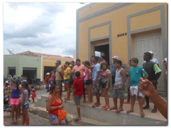 Bloco do Ferro Velho “Vai Quem Quer” arrasta multidão pelas ruas de Inhuma - Imagem 29