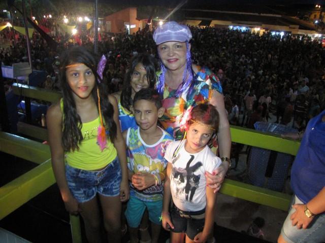 Mais de quatro mil foliões participaram  na segunda noite de carnaval em Miguel Alves 