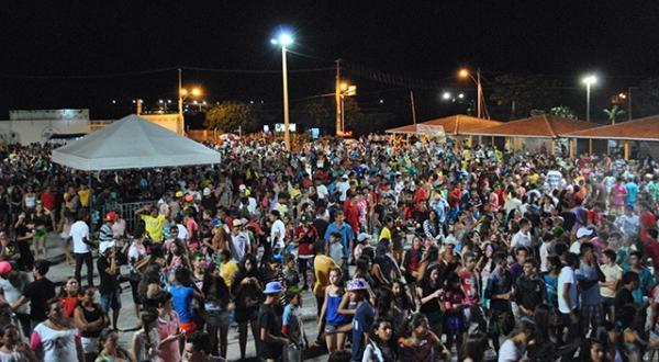Segunda noite de carnaval é tranquila e supera expectativa de público em Cocal - Imagem 4