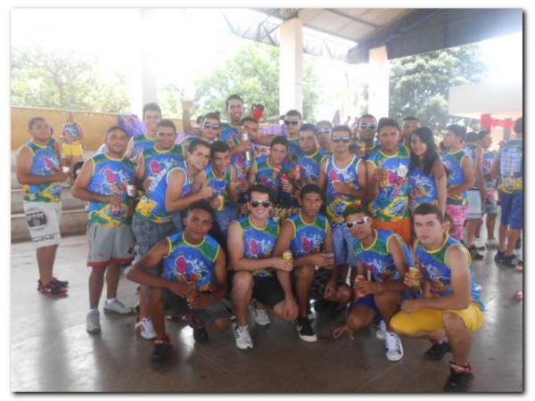 Blocos Beija Eu e Só Amigos deixam as pessoas fascinadas ao desfilarem pelas ruas de Inhuma - Imagem 11