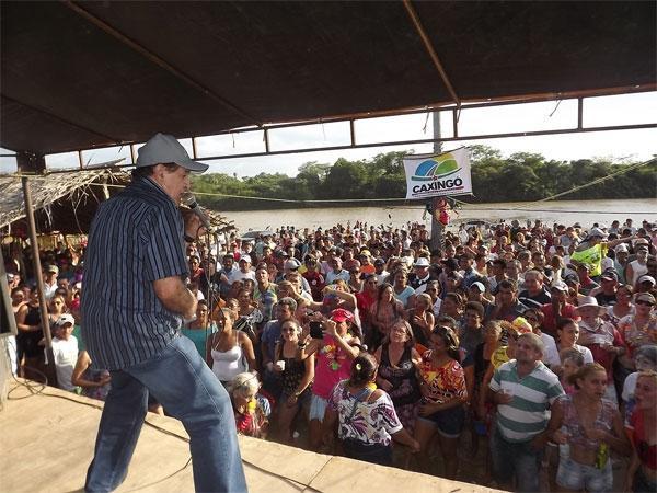 FOTOS: Genival Santos faz a alegria dos foliões no 2º dia de Carnaval de Caxingó - Imagem 2