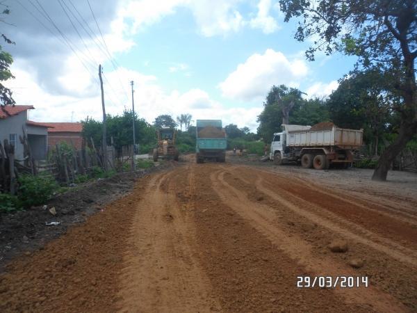 Prefeito Zé Resende visita obra de recuperação da estrada do Mato Seco.  - Imagem 4