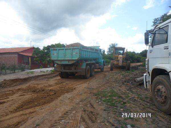 Prefeito Zé Resende visita obra de recuperação da estrada do Mato Seco.  - Imagem 3