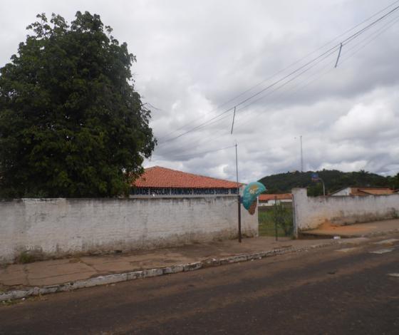 Parte de muro de escola e garagem municipal estão no chão há mais de 4 meses - Imagem 4