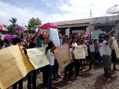 Manifestação pede reforma da Escola João Francisco que está caindo