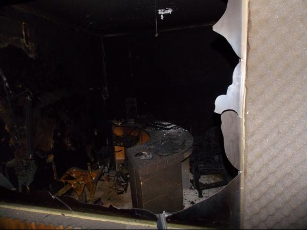 Raio cai sobre torre de rádio e destrói todo o equipamento e estrutura - Imagem 8