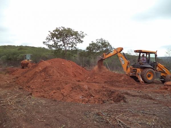 Vera Mendes: Prefeitura segue firme construindo novas estradas e realiza antigo sonho de moradores. - Imagem 11