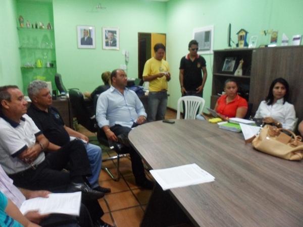 Prefeito Walfrdo Filho se reúne com secretários para definir ações do Projeto Prefeito Amigos da Criança - Imagem 6