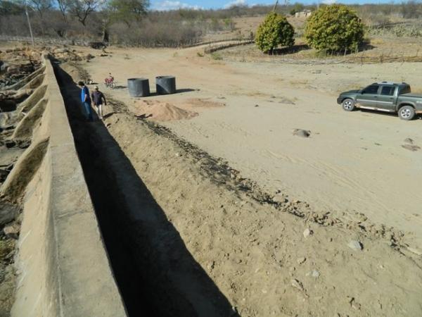 Prefeito de Fronteiras recupera açudes e barragens do município - Imagem 3