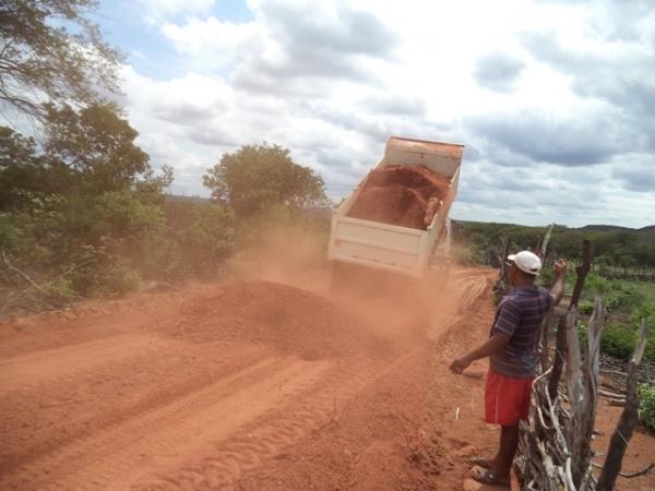 Vera Mendes: Prefeitura segue firme construindo novas estradas e realiza antigo sonho de moradores. - Imagem 1