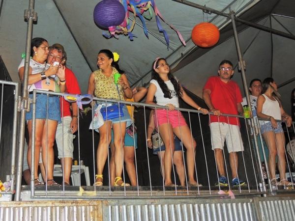 Bandas levam o público à praça na segunda feira de carnaval - Imagem 40
