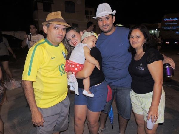 Bandas levam o público à praça na segunda feira de carnaval - Imagem 32