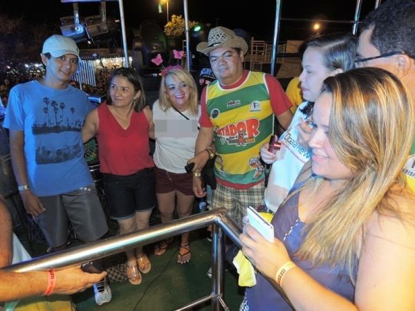 Bandas levam o público à praça na segunda feira de carnaval - Imagem 13