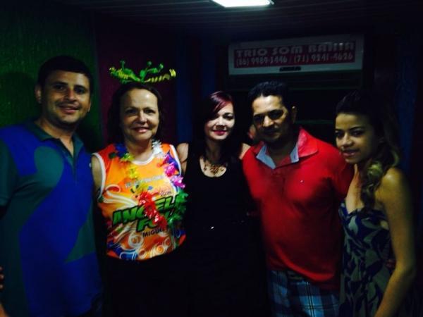  Mesmo cansados, foliões agitaram ao som da banda Dona Chica da Bahia em Miguel Alves - Imagem 2