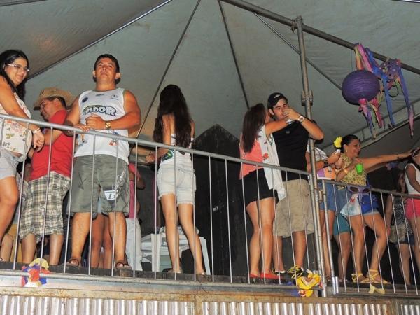 Bandas levam o público à praça na segunda feira de carnaval - Imagem 39