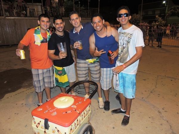 Bandas levam o público à praça na segunda feira de carnaval - Imagem 43