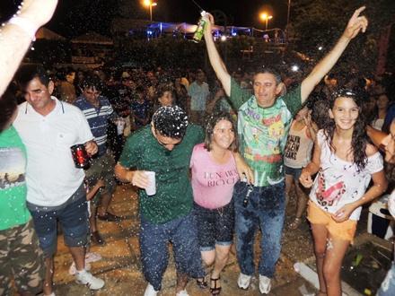 Prefeita Neuma Café se confraterniza com o povão na terça de carnaval